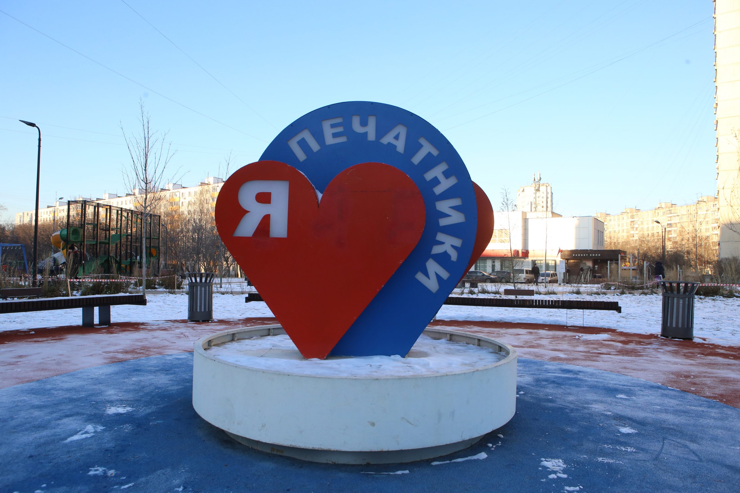 Антипарковочные столбики появятся во дворе дома на Гурьянова весной &#8212; управа