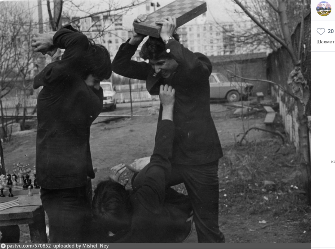 Фото дня: черно-белые шахматные баталии в Печатниках