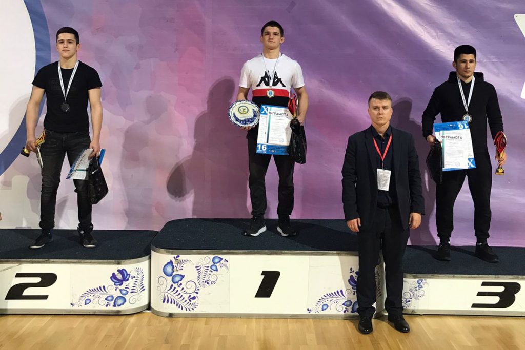 Победителем открытого турнира по греко-римской борьбе стал спортсмен из Курьянова